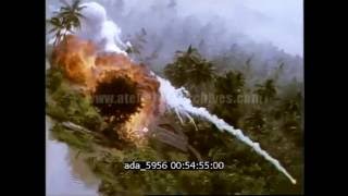 Bombardements Vietnam mars 1965 Napalm phosphore [upl. by Enala]