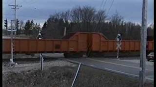 CNW 6848 West passes through the wigwags on the Adams lineGECX Super 7 and 2 GP7s [upl. by Hildagard209]