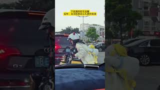 谁能拒绝这么礼貌的变道呢？機車 摩托车 机车 [upl. by Korb968]