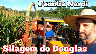 Hoje vamos fazer a silagem de milho do Douglas Fazendo silagem de 🌽 🌽 Puxando e compactando silagem [upl. by Nameloc]