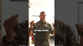 Major Gerald tient des grenades dans ses mains [upl. by Glenine]