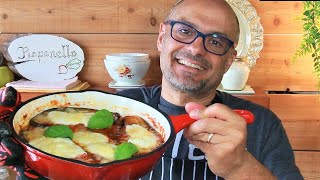 PARMIGIANA DI MELANZANE FURBA SENZA FRIGGERE E SENZA FORNO non chiamatela parmigiana di melanzane [upl. by Euqinomad]