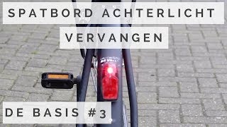 Spatbord achterlicht monteren  Fiets verlichting vervangen [upl. by Macilroy56]