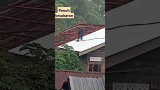 Cara pasang atap spandek butuh alat lengkap dibawanyaviralvideo bekerjakeras [upl. by Aihset]