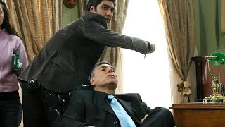 Polat Alemdar Baron Karahanlı’ya bıçak fırlatır [upl. by Yemarej]