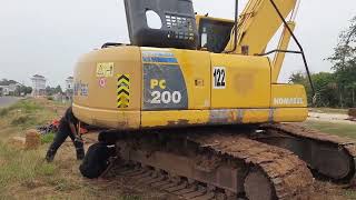 excavator komatsu pc2008 ganti idler [upl. by Kendy87]