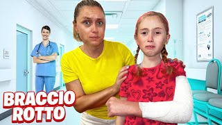 GIORGIA CADE E SI ROMPE IL BRACCIO MENTRE GIOCA IN PISCINA CON CUGINO STEFANO OSPEDALE [upl. by Sivrad]