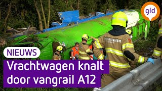 Vrachtwagen dwars door vangrail A12 naar Duitsland vrijdagavond dicht [upl. by Litha804]