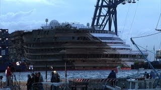 Italie le redressement du Costa Concordia est achevé [upl. by Marlane]