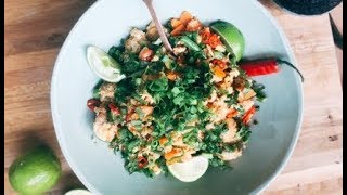 Thais streetfood Khao pad kai gebakken rijst met kip origineel recept [upl. by Whitehouse]