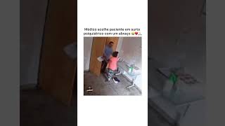 Médico acolhe paciente em surto viralvideo gospel shortsviral yutubeshorts yt [upl. by Noelc372]