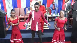 Douglas Otiso set the stage on fire with his hit song quotNdindindi [upl. by Florella152]