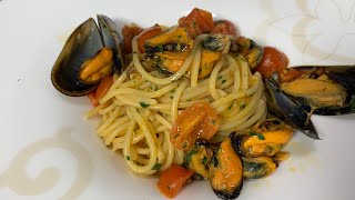 Spaghetti con Cozze e Pomodorini [upl. by Uwton]