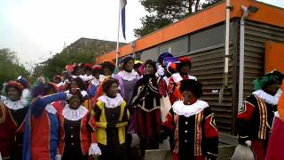 Intocht Sinterklaas Leiden 2010 Pietenband [upl. by Eirollam13]