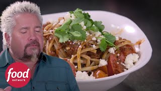 Prato de massa é um dos preferidos do público  Lanchonetes Clássicas com Guy Fieri  Food Network [upl. by Adan]