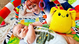 A playmat for Baby Dorian  Mommy for Lucky kids show  Learn animals for kids with toys [upl. by Harmonie]