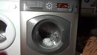 Hotpoint Ultima WMD942  Cotton 60c  super wash  mini load [upl. by Danuloff]