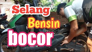 Mengganti Selang Bensin Bocor Motor Mio [upl. by Rotkiv757]