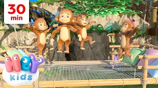 5 petits singes sautent sur le lit  Comptines pour les toutpetits  Little World Français [upl. by Anaidirib]