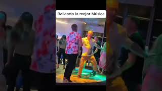 Bailando la mejor Musica [upl. by Aicelav464]