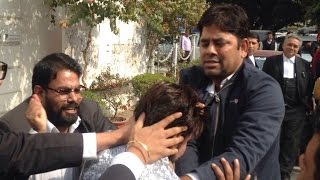 Lawyers Attack JNU Student President Kanhaiya Kumar [upl. by Marcela]