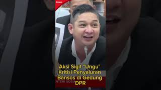 Aksi Sigit quotUnguquot Kritisi Penyaluran Bansos di Gedung DPR [upl. by Aidaas607]