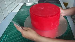 How to get sharp edges on fondant cakes using acetate smoothers [upl. by Oirramed]