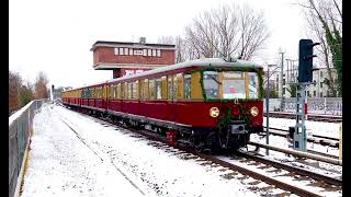 WEIHNACHTSZUG 2023 im SBahnhof BerlinBaumschulenweg [upl. by Navy316]