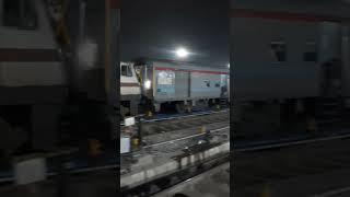 Gomti Express Arriving at Lucknow Charbag ner indianrailways ballia wap7 [upl. by Akirret]