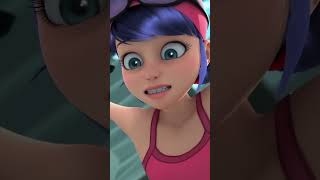 Tirarse a la piscina por amor ¡literalmente ❤️😳  LAS AVENTURAS DE LADYBUG  disneychannelES [upl. by Zaraf]