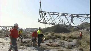 Construcción de líneas eléctricas por helicóptero [upl. by Hsirk]