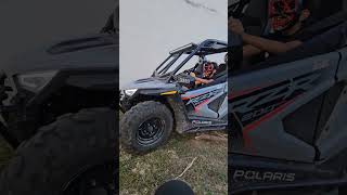 RZR 200 EFI 2024 gris equipado y en acción [upl. by Ecnesse902]