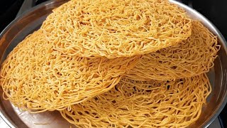 तिखट कुरकुरीत बारीक लसुणी शेव बनवा सोप्या पध्दतीने  tikhat barik lasuni shev  tikhi lahsuni sev [upl. by Wallie]