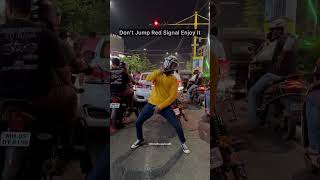 Imaikkaa Nodigal  Vilambara Idaiveli  Atharvaa Raashi Khanna  Subodh Londhe Helmet Guy Dance [upl. by O'Toole720]