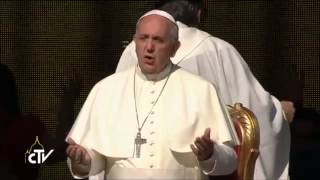 Papa Francisco cantando quotVive Jesúsquot [upl. by Nnylatsyrk]