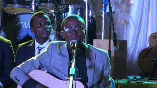 NIWE MAHORO by VEDASTE CHRISTIAN Live Performance UZI GUKUNDA LIVE CONCERT March 2019 [upl. by Matilda102]