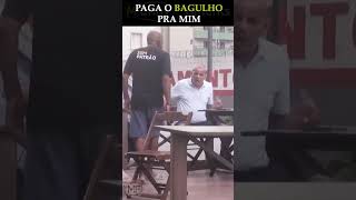 PAGA O BAGULHO PRA MIM pegadinha humor comedia engraçado MFoments [upl. by Yeldahc750]