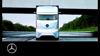 Autonom fahrende Lkw die Weltpremieren von MercedesBenz [upl. by Amjan709]