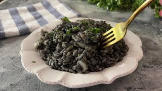 Risotto al nero di seppia tradizionale e ACCATTIVANTE [upl. by Ahsikin]