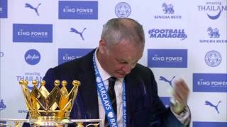 Leicester players soak Claudio Ranieri amp journalists in champagne [upl. by Vallie]