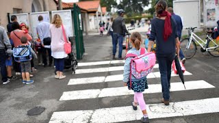 Fautil complimenter ou encourager les enfants [upl. by Edlyn]