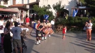 Banda scozzese marcia con cornamusa  pipe band in Italia [upl. by Dennison215]