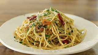 Spaghetti Aglio e Olio Recipe [upl. by Ettener]