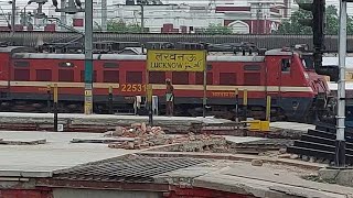 Train No 13020 Kathgodam Howrah Bagh Express Departing Lucknow Charbagh with HWH WAP4 22531 [upl. by Dorehs]