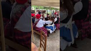 Le chant de foulage ou waulking song au festival écossais 1782 Saint Andiol 13670 [upl. by Jelsma]