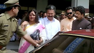 കേറുമ്പോ മുട്ടൂലോ ഒന്ന് ഒതുങ്ങി നിക്കടോ Commissioner Movie Scene  Suresh Gopi [upl. by Mailliw144]