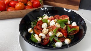 Caprese Salat ist ein einfaches klassisches italienisches Rezept [upl. by Mahan522]