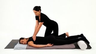 How to Give a Spinal Massage  Shiatsu Massage [upl. by Kampmeier]