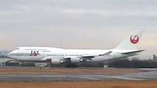 Extremely short takeoff JAL B747400 [upl. by Alyar]