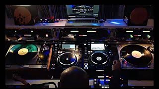 Tony Humphries Live Yellow Orange Internet Mixshow 2004 [upl. by Assilev]